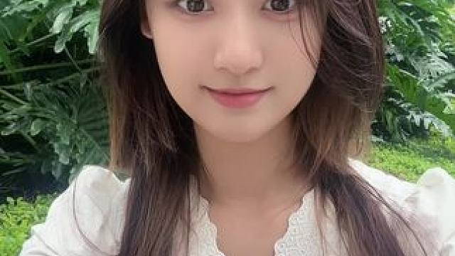 #甜甜的手势舞 #甜妹统治世界 #笨蛋美女 #你看镜头的那瞬间有点甜 #笑容最治愈的女孩 另一个版本