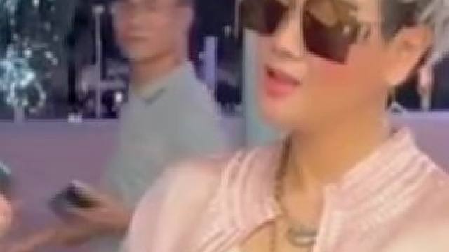 #街头采访 富婆是怎样形成的？