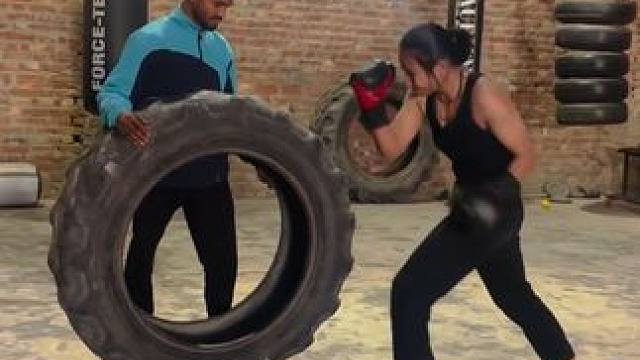 练一练，大大方方出出汗，这拳头力量不就练出来了吗？基础拳击技术训练教学，可以帮你提高拳步动作精准和定