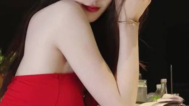 一朵横冲直撞的玫瑰 #氛围感 #车模星甄选 #红色