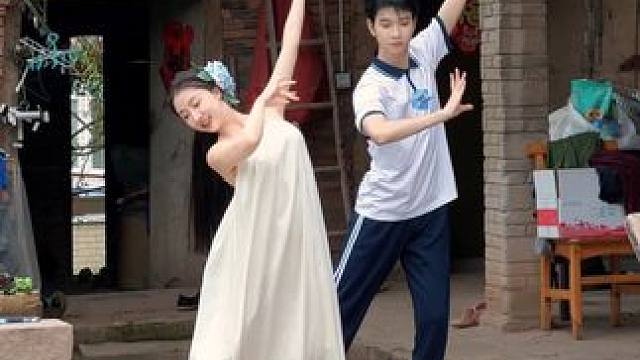 家人们！我姐是不是故意的啊？#男高#几人#古典舞#双人舞