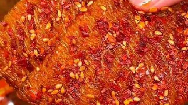 不愧是魔鬼辣味的辣条！是真的辣！#零食推荐 #无辣不欢 #辣条 #真材实料才能做出好味道