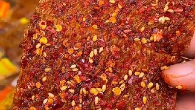 爆辣过瘾的波浪豆筋，爱吃辣的一点不要错过#零食推荐 #无辣不欢 #辣条 #开袋即食 #解馋