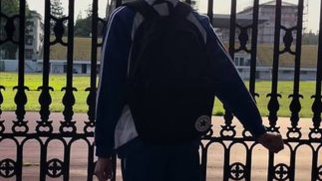 《在学校边看电影边吃辣条真的很幸福》#职高 #vlog日常 #校园生活