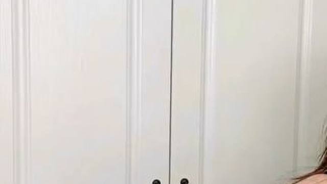 这个木质挂钩衣架简直太方便了，波浪的设计，一个可以挂8件衣服，拿取也方便，不仅节省空间，衣柜也整齐多