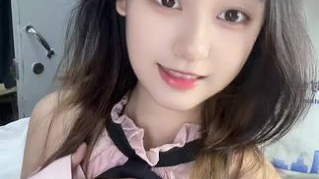 #笨蛋美女 #这个手势舞甜度超标了 #甜妹统治世界 #你看镜头的那瞬间有点甜 #一起跳甜妹手势舞 新