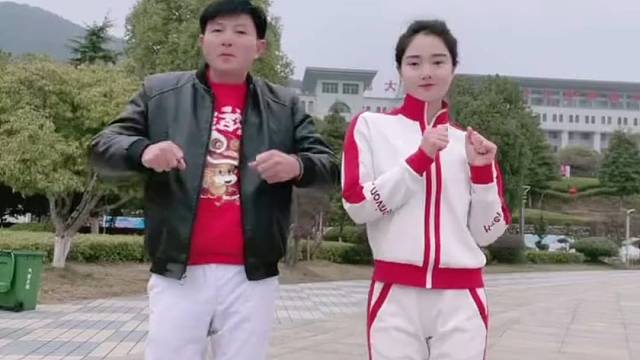长长的假期，出来放放风，跳舞一定要来户外跳，这样才有感觉，惬意哈
