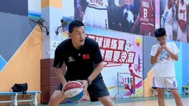 #篮球 #日常训练 #运球训练 
顺步突破终结模拟强化
｜Z字一次圈运球顺步突破
｜三威胁刺探步背后