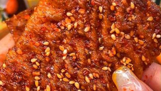 爆辣款的波浪豆筋大辣片，是真的辣，爱吃辣的一定不要错过了！#辣条 #无辣不欢 #零食推荐 #解馋 #