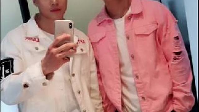 双胞胎 这真的是一模一样吗？#蘑菇蘑菇手势舞