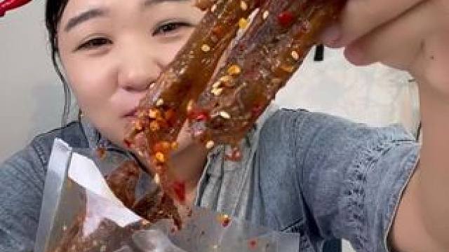 卤宾汉这款香辣鸭翅真的贼入味，七分干三分湿的口感吃起来太好吃了！！#香辣鸭翅