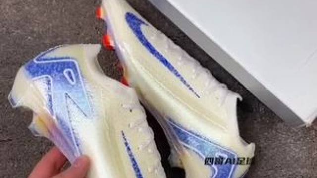 #dou来足球季 #唯有足球不可辜负 #遇见足球 #好鞋推荐 #足球鞋