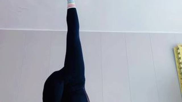 瑜伽，让心灵与身体共舞，每一刻都充满活力与美好。早安#一字马 #自律遇见更好的自己 #瑜伽 #瑜伽女