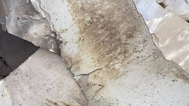 看着脏兮兮都是纯银价格很高的， 银废料提炼， 老铁手上只要含银的，可以来了解一下#上门回收 #银浆回