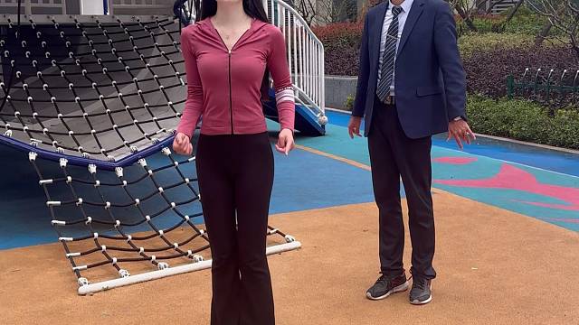 心情有多美，生活就有多好，坚持做一个乐观的人。面对阳光，努力向上，每天活出最灿烂的样子。