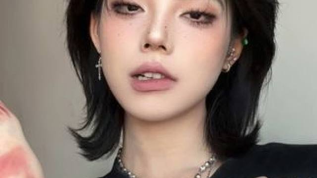 涂同一个色号就等于亲过嘴啦
#口红分享 #适合黄皮的口红有哪些 #少年感 #原相机 #Le