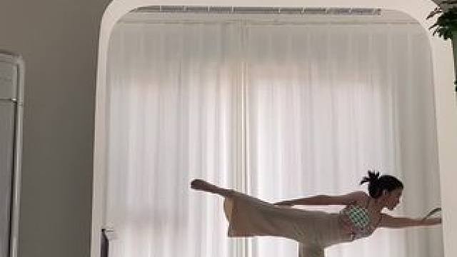 练了不发等于没练
小白选手上场
喜欢这歌才下手的