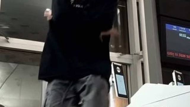 人好多  装一下e人 #soincredible #even张编舞 #社恐 #帅哥街舞