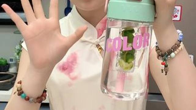 5.99到手的高颜值吸管水杯，这也太夸张了吧还是多巴胺配色，给家里多配几个，丢了也不心疼#吸管杯  