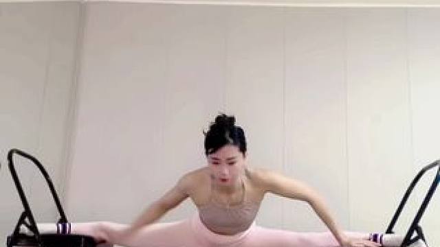 好疼哟，感觉人生已经达到了高潮#瑜伽女孩 #自律遇见更好的自己 #一字马 #横叉练习