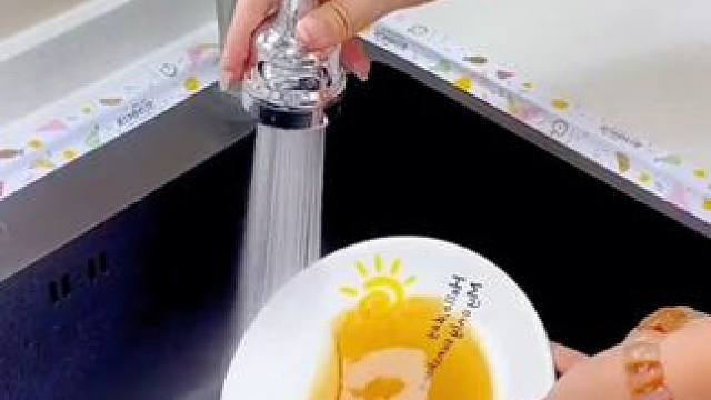 有了这个#防溅水龙头  再也不用担心水溅的到处都是了！清洗水槽也更方便！水龙头防溅神器厨房自来水过滤