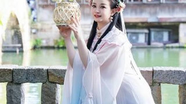 你好呀六月♥️♥️#在热爱的生活里闪闪发光 #国风古韵 #姑娘本是天仙不小心落入凡间 #天青色等烟雨