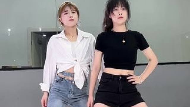 转胯基本功来啦，大家学会了嘛 #舞蹈 #成人零基础舞蹈培训 #舞蹈改变人生