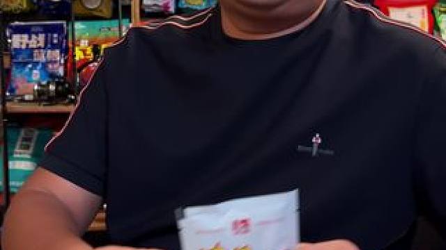 西部风饵料添加剂 钓鱼在饵料里面增加草莓添加剂，特别是气温高的时候，会增加鱼的开口。#饵料添加剂 #