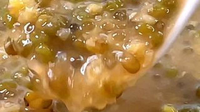 把绿豆冻成冰，就能做成夏天人人都爱吃的美食