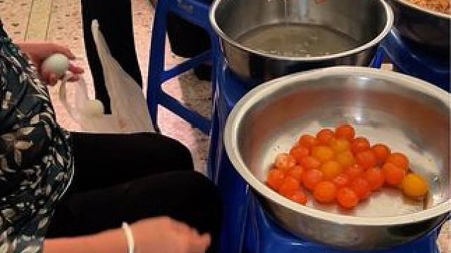 今天包了200个蛋黄肉粽，200个肉粽#粽叶飘香迎端午  #粽子这么包好看又结实 #蛋黄肉粽