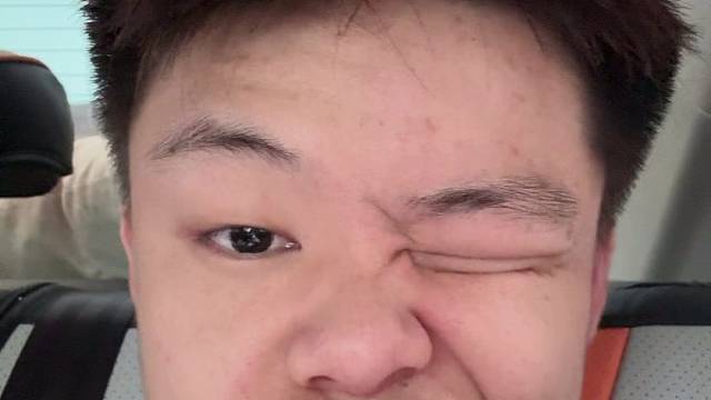 我袒露心声的同时 也奉上一把最伤我的剑