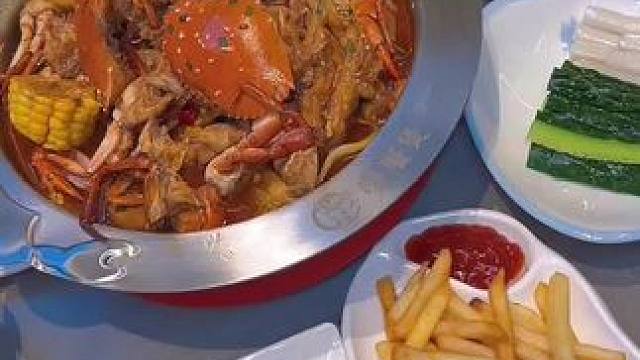蟹江山肉蟹煲(自贡店)鸡爪煲双人餐99元，人气双人餐118，招牌肉蟹煲2-3人餐188#同城美食 #