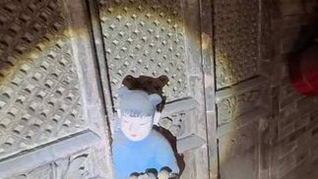 仙姑名堂 全国唯一古墓式庙宇，始建于元代，清代重修，有着宋金砖雕墓的“妇人启门”形制，原本应该很精致