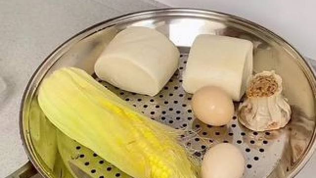 这个#蒸架 放在炒锅上面使用，真是太方便了，就可以一锅两用#蒸笼架 #厨房好物  #蒸屉 #夏季新款