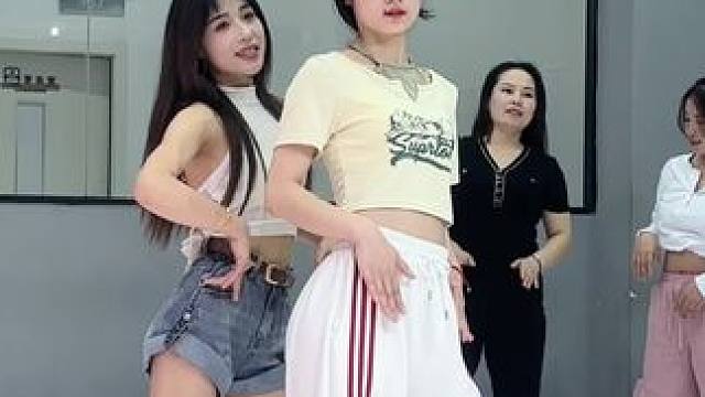 测测你胯部的灵活性，你的灵活性怎么样呀 #舞蹈基本功 #舞蹈改变人生 #成人零基础舞蹈培训