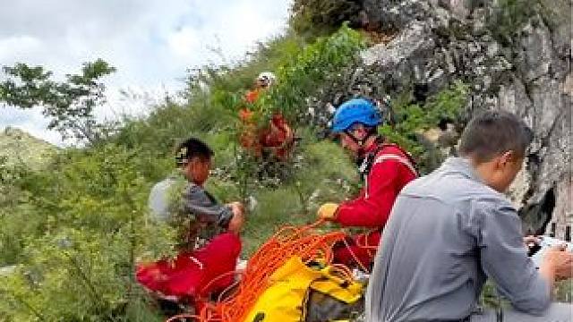 探秘传说仙马踏出来的天坑，富源县后所仙马脚迹#户外 #探险 #专业动作请勿模仿#洞穴探险