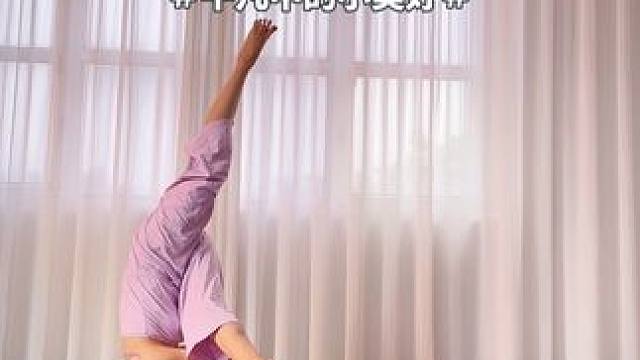 三点倒立的串联体式 总会有不期而遇的惊喜～三点倒立的扭转串联 考验手臂力量的一组练习 一起来试试#三