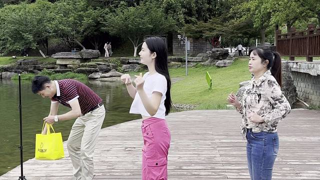 芳爸跳舞太有感染力了，真的是活力无限啊。