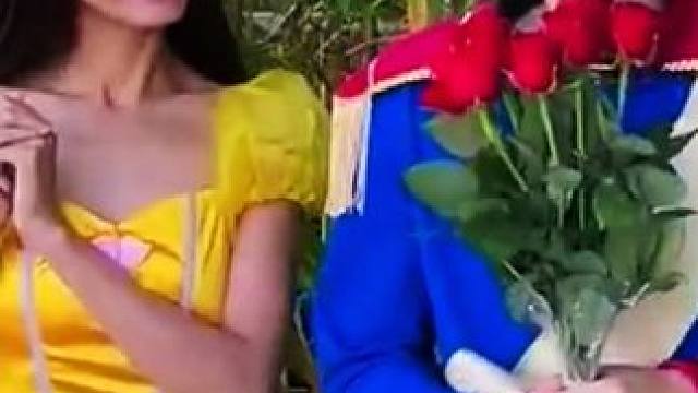 帅小伙向美女求爱，结果居然把电量耗尽了！