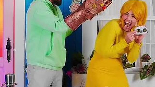 美女进商场被保安阻拦，结果一招机智化解尴尬！ #看一遍笑一遍 #意想不到的结局 #这操作都看傻了 #