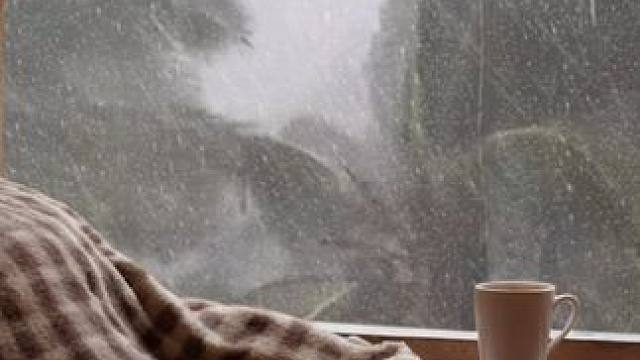 暴风雨来临，在阁楼之上的安静小屋放松睡眠吧！ #雨声助眠 #雨声催眠 #治愈助眠 #助眠视频