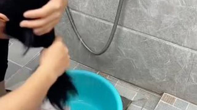 给家里装上这个免打孔花洒支架，想贴哪里贴哪里，用起来特别方便！#花洒支架 #免打孔花洒支架  #免打