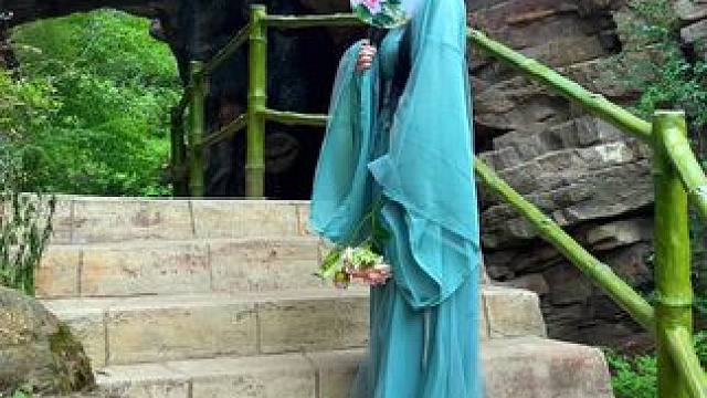 九峰山景区 #养在九峰山  #端午节  粽情九峰 端午有礼 。端午节来九峰山与汉服小姐姐互动不仅可以