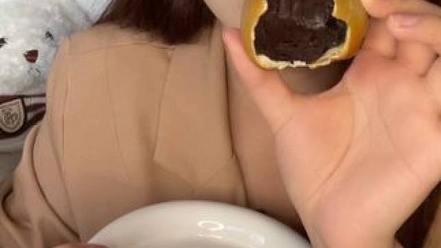 碱水球测评第二期！#美食测评 #碱水球 #碱水面包 #网红零食 #零食测评