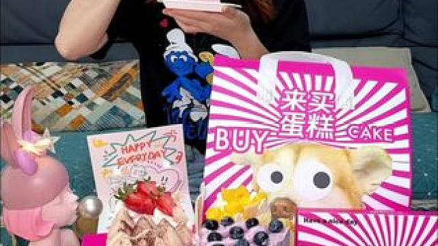 这款冰淇淋蛋 糕太安逸了，快团！#Hibake  #冰淇淋蛋糕 #甜品治愈一切  #外卖到家  #榴