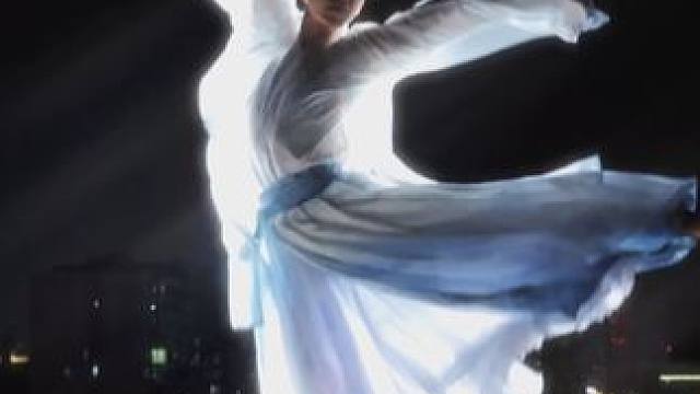 “若是月亮还没来，路灯也可照窗台” #男高 #变装 #古典舞 #若月亮没来