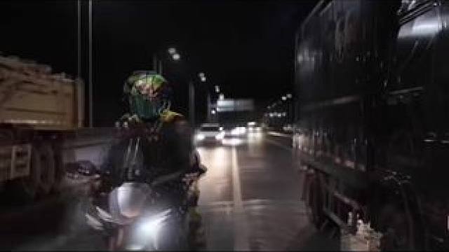 别让世俗的耳语扰乱你的心，带上勇气去看那片属于你的风景。 #自由 #极限#人生意义