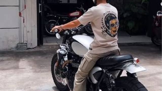 凯旋T100 
#复古机车 #机车改装 #凯旋摩托 #凯旋T100 #机车