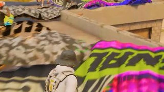 ROLL点怎么不爱说话，耳机中间夹的是瘤吗？#绝地求生 #2024鸡斯卡星火计划