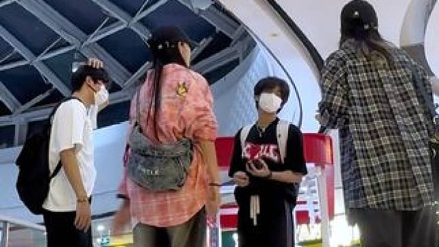 和好朋友一起就不社恐了#在跳一种偷感很重的舞蹈 #社恐